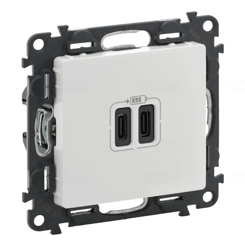 Legrand 753107 Valena Life töltőaljzat kettős USB C-típusú csatlakozóval, 5V 3A 15W, túlfesz-védelem >1kW, Class II SELV, fehér Korlátozott ajánlat