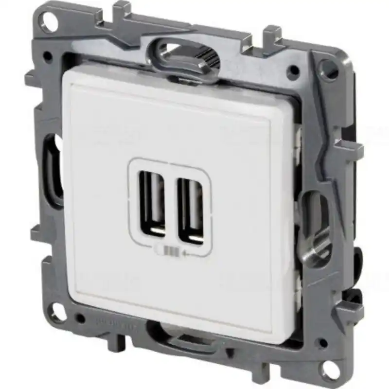 Expressz szállítás Legrand 764594 Niloé fehér kettős USB-A+A töltőaljzat 3A 15W