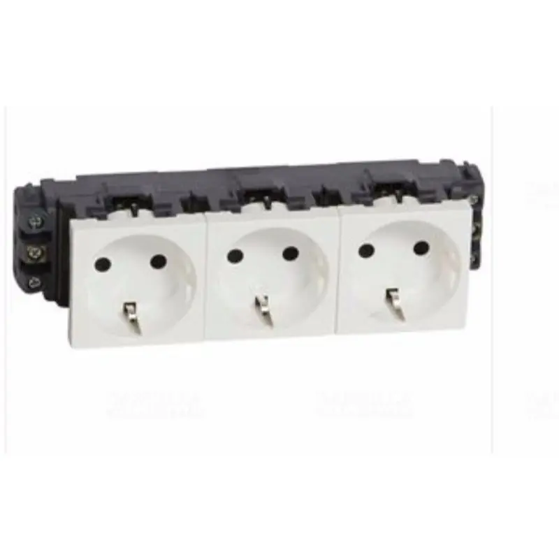 Legrand 077603 Program Mosaic 3x2P+F DLP csatlakozóaljzat, sínezett, csavaros, fehér Autentikus