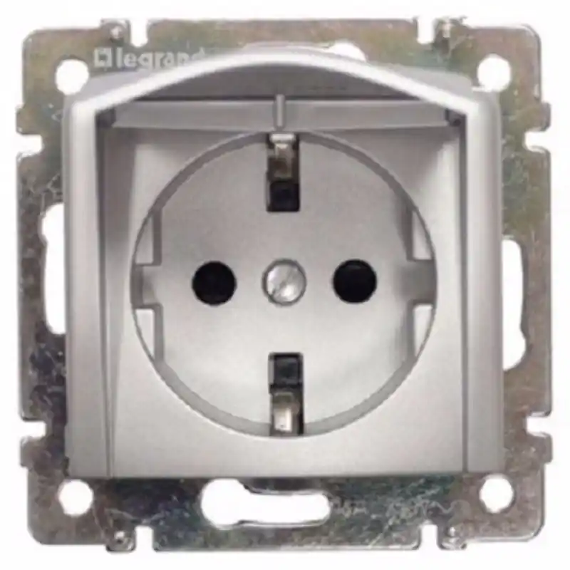 Legrand 770122 Valena 2P+F csatlakozóaljzat csapfedeles, alumínium Újdonság