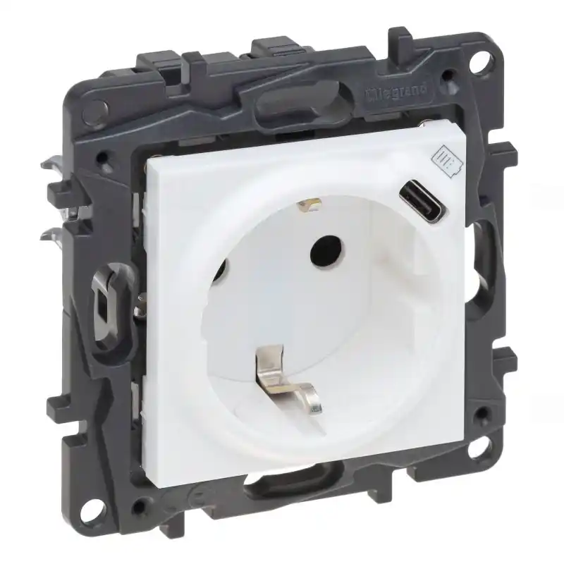 Népszerű Niloé Step 2P+F + USB-C kombinált csatlakozóaljzat (rugós), biztonsági zsaluval, fehér 863126 Legrand