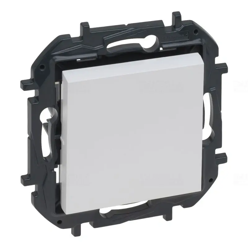 Újdonság Niloé Step fehér 106 váltókapcsoló, 10AX 863106B Legrand