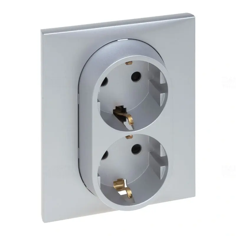 Újdonság Niloé Step alumínium 2x2P+F csatlakozóaljzat (rugós), biztonsági zsaluval 863322 Legrand