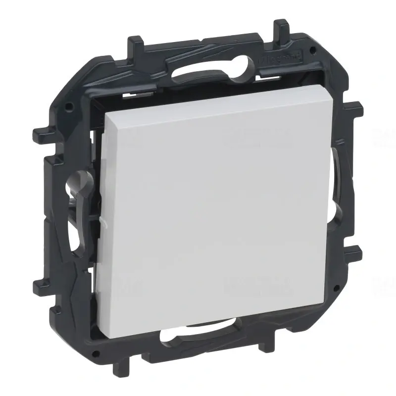 Niloé Step fehér N101 egypólusú nyomó, 6A 863109B Legrand Biztonságos fizetés