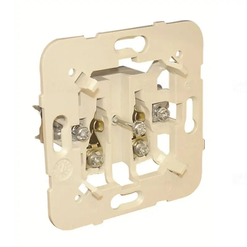 Gyors szállítás 21121 Egyfázisú földeletlen csatlakozóaljzat 16A (250V), Elko Ep