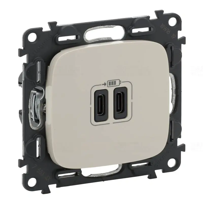 Akció Legrand 755346 Valena Allure töltőaljzat kettős USB C-típusú csatlakozóval, 5V 3A 15W, túlfesz-védelem >1kW, Class II SELV, elefántcsont