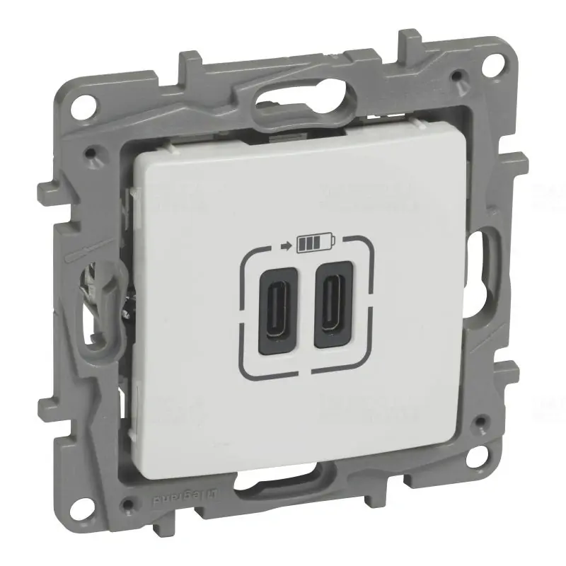 Autentikus Niloé fehér kettős USB-C+C töltőaljzat - 3 A - 15 W, fehér 764595 Legrand