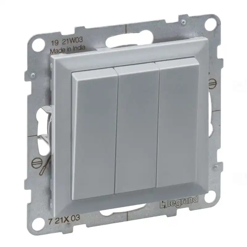 Rendeld meg most Suno alumínium hármas egypólusú kapcsoló 10AX, alumínium 721303 Legrand