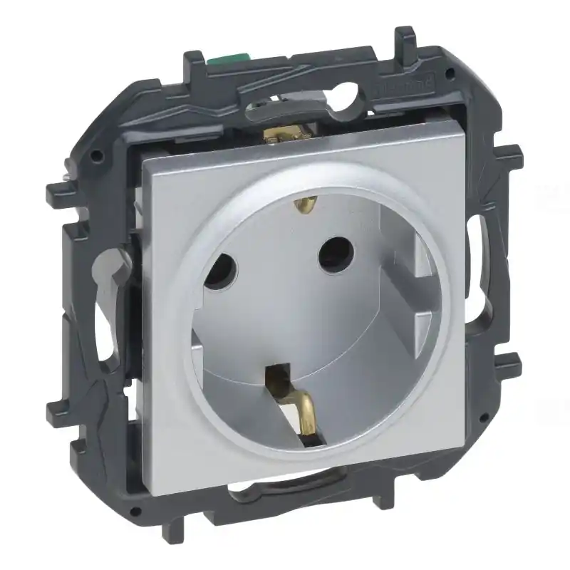 Niloé Step alumínium 2P+F csatlakozóaljzat (rugós), biztonsági zsaluval 863320B Legrand Alacsony ár