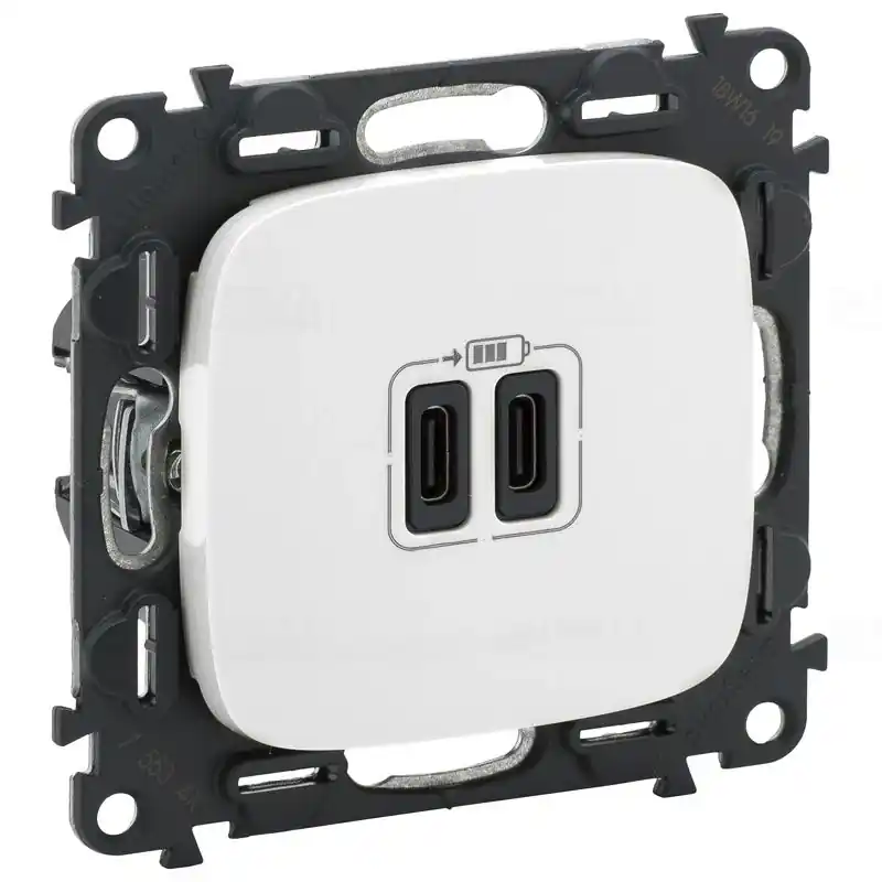 Prémium Legrand 755345 Valena Allure töltőaljzat kettős USB C-típusú csatlakozóval, 5V–3A–15W, túlfesz-védelem >1kW, Class II SELV, fehér