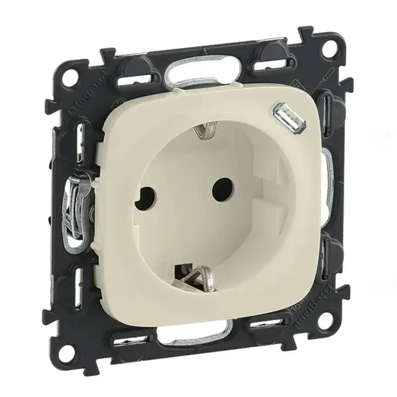 Legrand 753006 Valena Allure 2P+F csatlakozóaljzat+ USB C-típusú 1,5A 5V 7,5W töltőaljzat, rugós, elefántcsont Eredeti