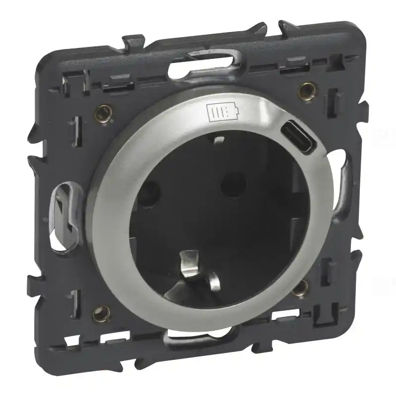 Legrand 068419 Céliane 2P+F csatlakozóaljzat + USB-C töltőaljzat 1,5A-5V-7,5W, körmös/csavaros rögzítés, rugós bekötéssel, titán Gyors szállítás